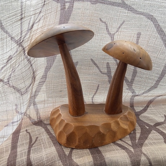 Vintage Mushrooms hand carved from Monkey Pod wood - Picture 2 of 4